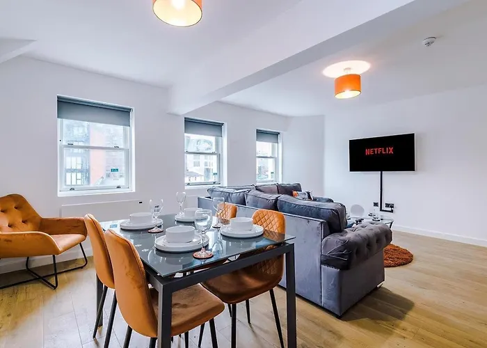 #6 - Vibrant Apartment In City Centre - Sleeps 7