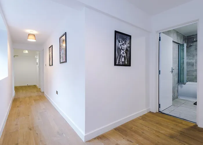 #6 - Vibrant Apartment In City Centre - Sleeps 7