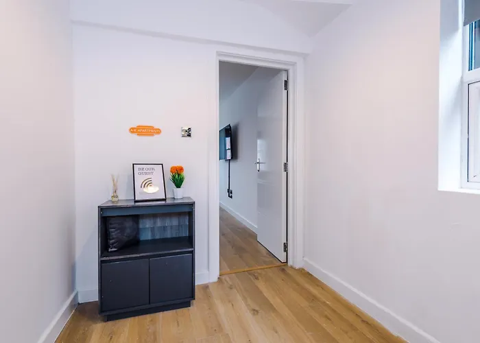 #6 - Vibrant Apartment In City Centre - Sleeps 7