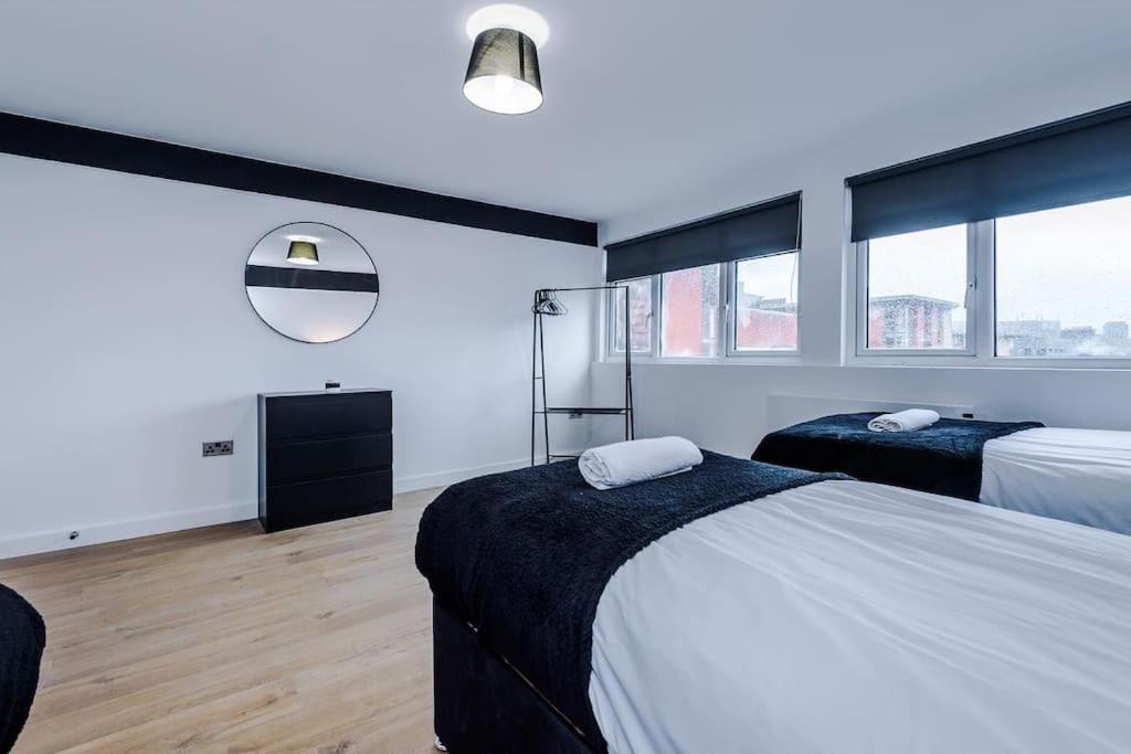#6 - Vibrant In Centre - Sleeps 7