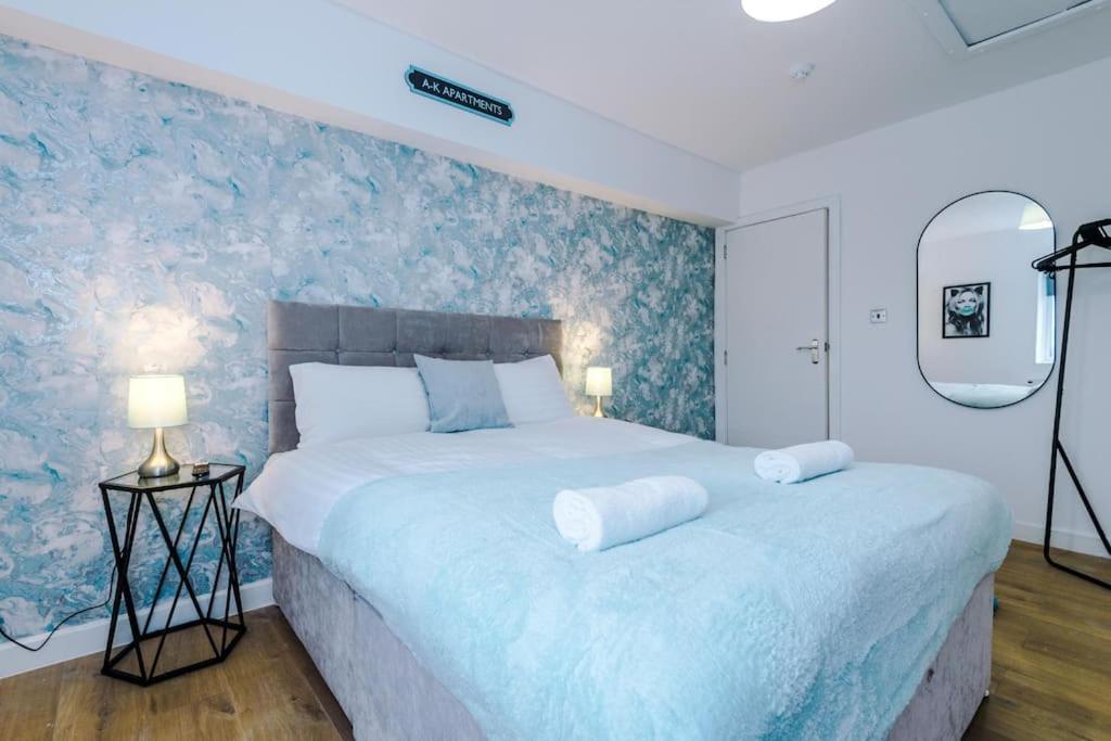 #6 - Vibrant In Centre - Sleeps 7